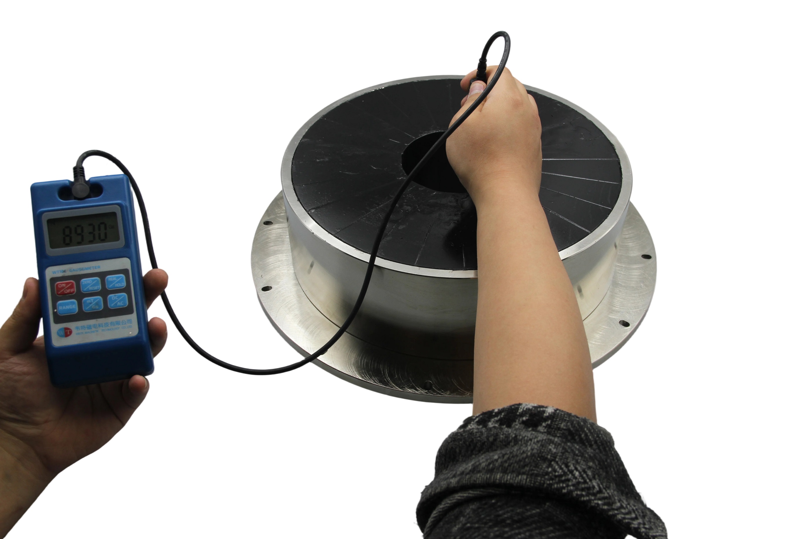 Large-Diameter D300 Halbach Magnetic Assembly for Micro-MRI Systems