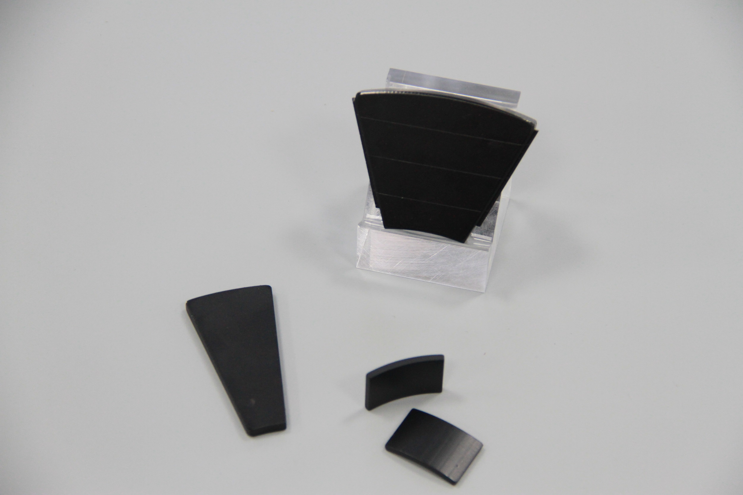 Why do laminated magnets effectively suppress eddy current losses?
